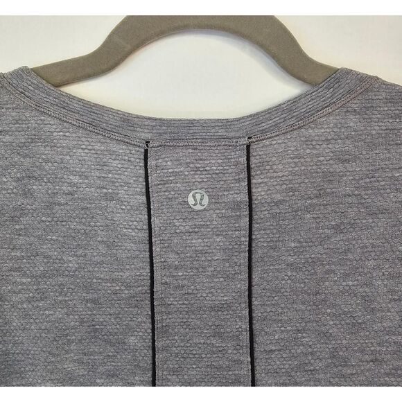 Lululemon Women's Relaxed Fit Short Sleeve | Gray Hexagon Knit Yoga Top Size 8 - Picture 5 of 7